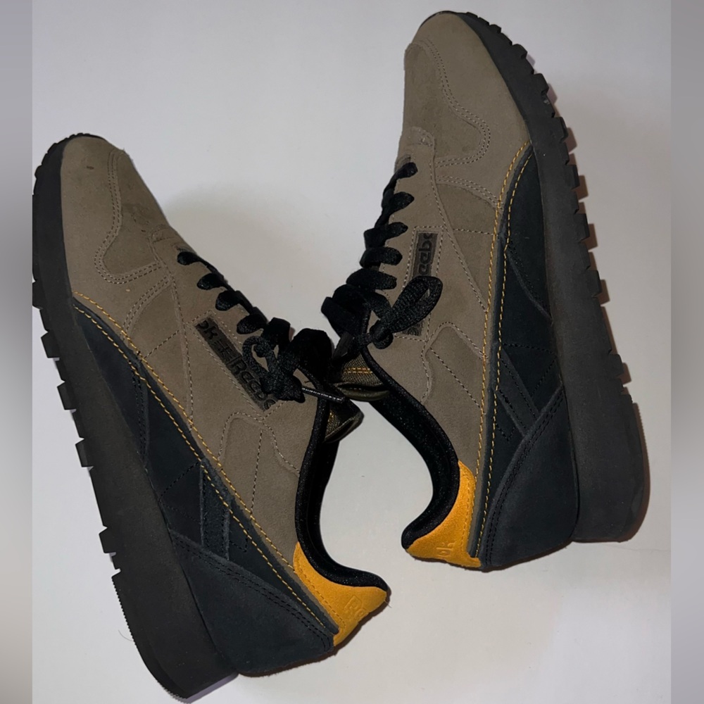 Men’s Rebook Classics - Picture 2 of 6